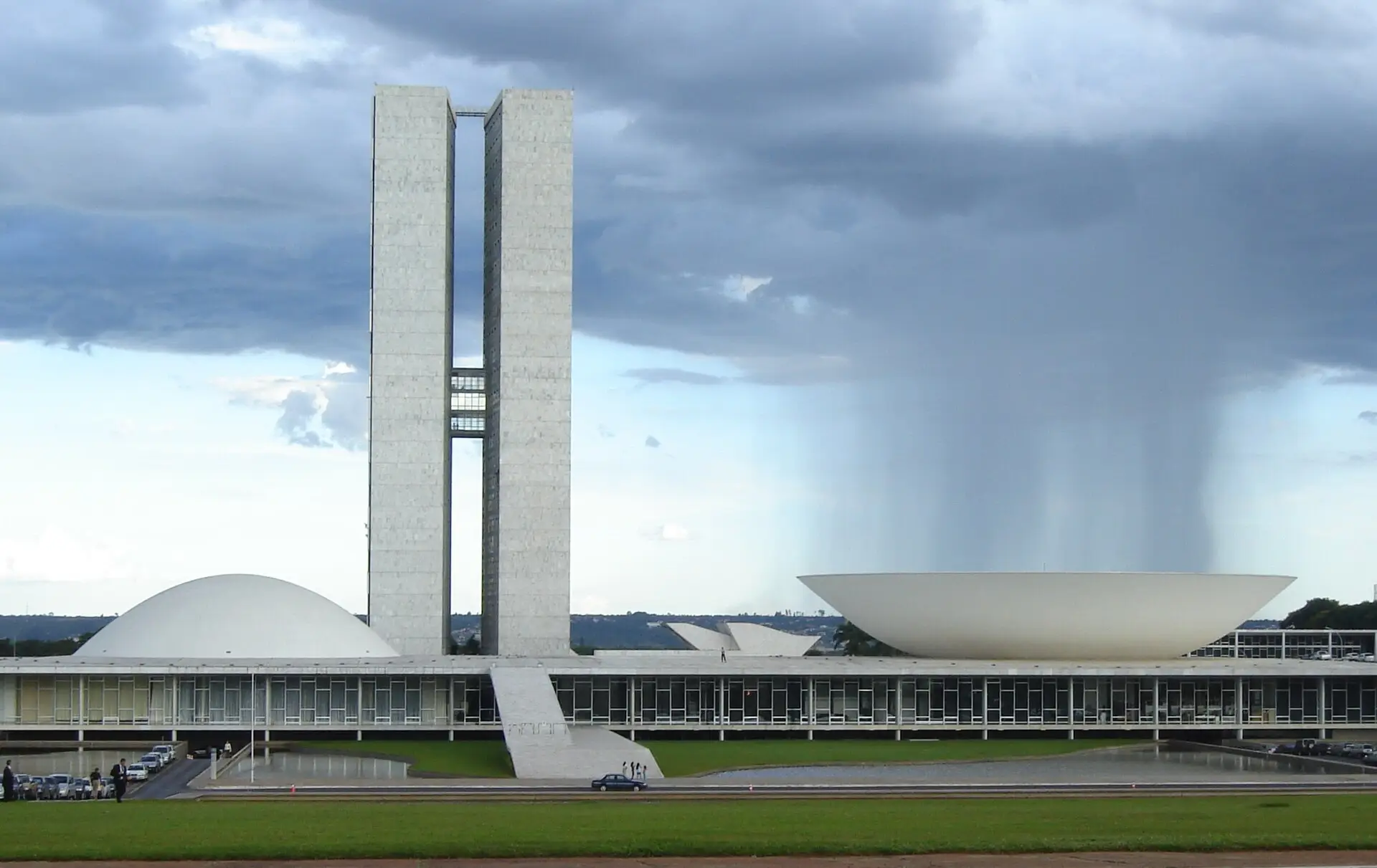 Prédio do Congresso Nacional em Brasília, com as duas torres e as cúpulas.